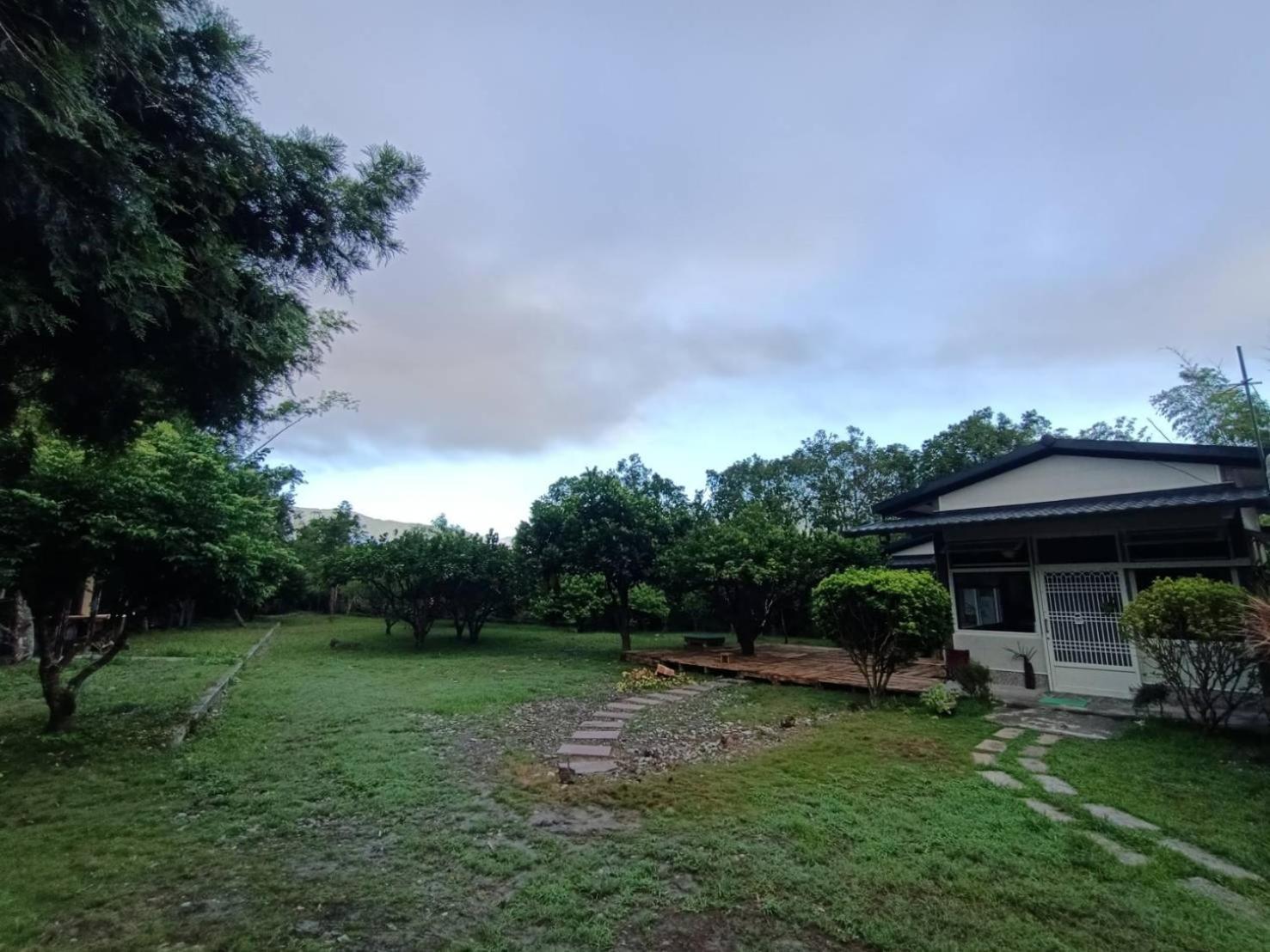 十畝田山莊會館 Hotel Chishang Buitenkant foto